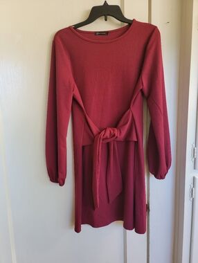 Pretty Garden Long Sleeve Tie-Waist Dress in Red/burgundy color